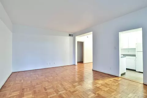 Living - 2376 Madison Rd, Cincinnati, OH 45208 photo 4 of 4