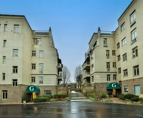 2376 Madison Rd, Cincinnati, OH 45208