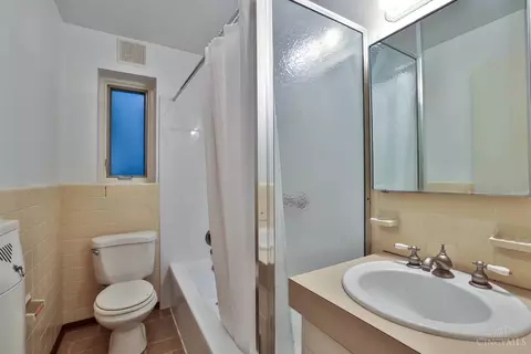 Bath - 2376 Madison Rd, Cincinnati, OH 45208 photo 1 of 1