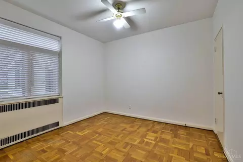 Bedroom - 2376 Madison Rd, Cincinnati, OH 45208 photo 3 of 4