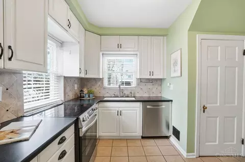 Kitchen - 3935 Eileen Dr, Cincinnati, OH 45209 photo 3 of 6