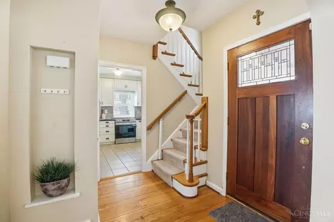 Entry Way - 3935 Eileen Dr, Cincinnati, OH 45209 photo 2 of 5