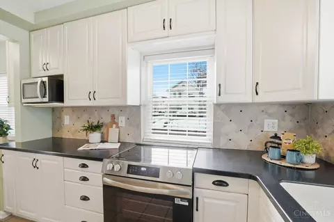 Kitchen - 3935 Eileen Dr, Cincinnati, OH 45209 photo 5 of 6