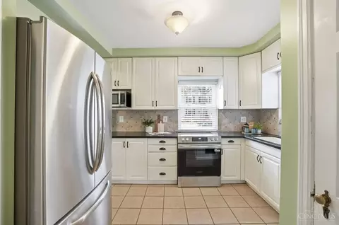 Kitchen - 3935 Eileen Dr, Cincinnati, OH 45209 photo 2 of 6