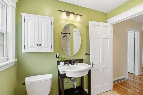Bath - 3935 Eileen Dr, Cincinnati, OH 45209 photo 6 of 8