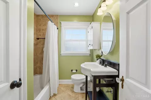 Bath - 3935 Eileen Dr, Cincinnati, OH 45209 photo 5 of 8