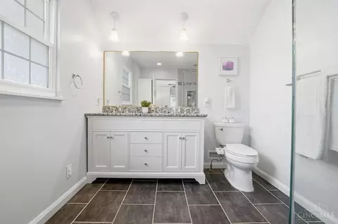 Bath - 3935 Eileen Dr, Cincinnati, OH 45209 photo 2 of 8