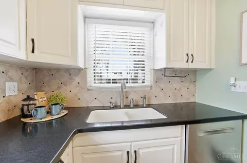 Kitchen - 3935 Eileen Dr, Cincinnati, OH 45209 photo 4 of 6