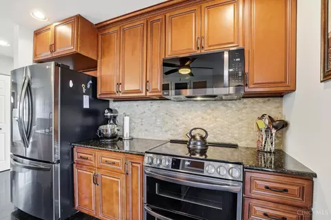 Kitchen - 3255 Harmony Ln, Cincinnati, OH 45248 photo 5 of 7