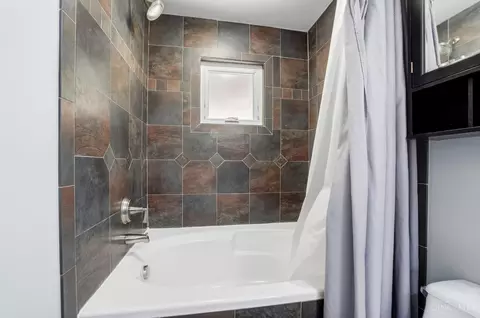Bath - 3255 Harmony Ln, Cincinnati, OH 45248 photo 2 of 4