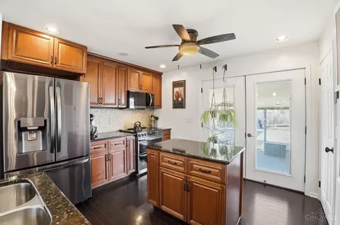 Kitchen - 3255 Harmony Ln, Cincinnati, OH 45248 photo 4 of 7