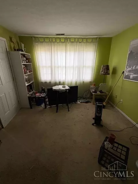 Bedroom - 1948 Chaucer Dr, Cincinnati, OH 45237 photo 1 of 2