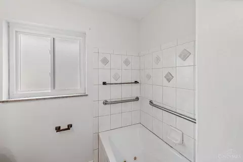 Bath - 77 Handel Ln, Cincinnati, OH 45218 photo 2 of 6