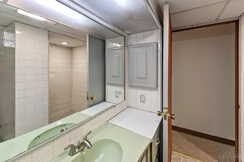 Bath - 77 Handel Ln, Cincinnati, OH 45218 photo 6 of 6