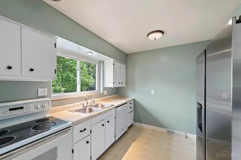 Kitchen - 77 Handel Ln, Cincinnati, OH 45218 photo 1 of 2