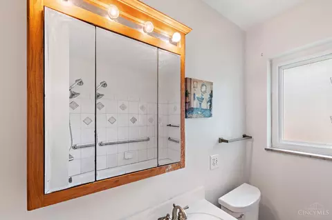Bath - 77 Handel Ln, Cincinnati, OH 45218 photo 3 of 6