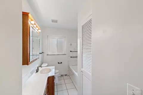 Bath - 77 Handel Ln, Cincinnati, OH 45218 photo 1 of 6