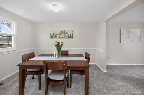 Dining - 8846 Morley Pl, Maineville, OH 45039 photo 3 of 4