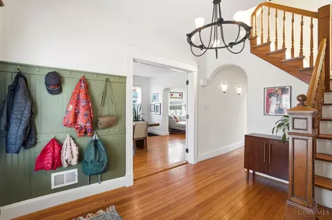 Entry Way - 3414 Monteith Ave, Cincinnati, OH 45208 photo 4 of 14