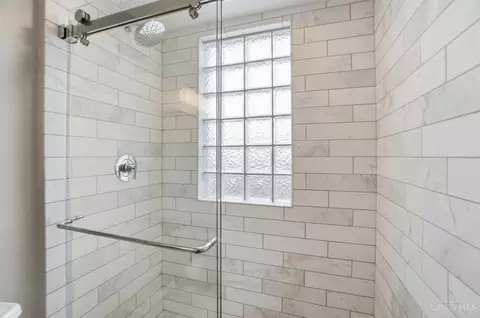 Bath - 3414 Monteith Ave, Cincinnati, OH 45208 photo 9 of 10