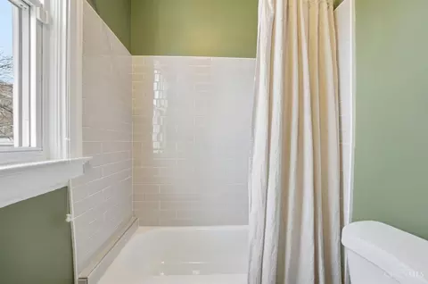 Bath - 3414 Monteith Ave, Cincinnati, OH 45208 photo 4 of 10
