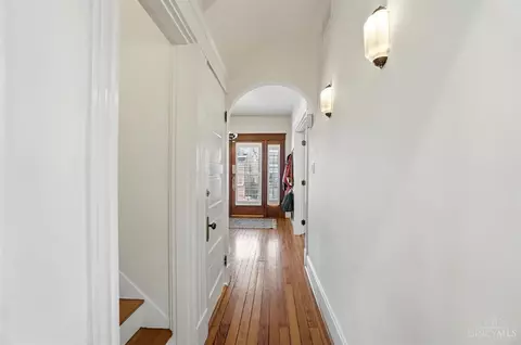 Entry Way - 3414 Monteith Ave, Cincinnati, OH 45208 photo 6 of 14