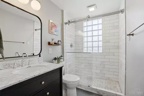 Bath - 3414 Monteith Ave, Cincinnati, OH 45208 photo 7 of 10
