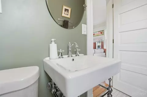 Bath - 3414 Monteith Ave, Cincinnati, OH 45208 photo 2 of 10