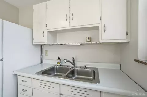 Kitchen - 4413 Hunt Rd, Blue Ash, OH 45242 photo 2 of 3