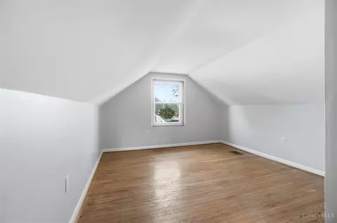 Bedroom - 4413 Hunt Rd, Blue Ash, OH 45242 photo 9 of 14
