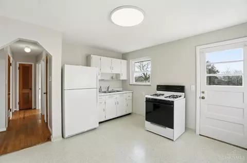 Entry Way - 4413 Hunt Rd, Blue Ash, OH 45242 photo 1 of 5