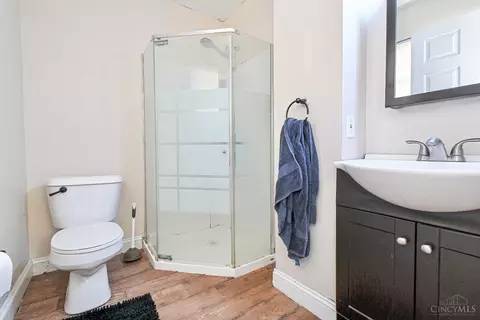 Bath - 3875 Michael Dr, Cincinnati, OH 45255 photo 3 of 3