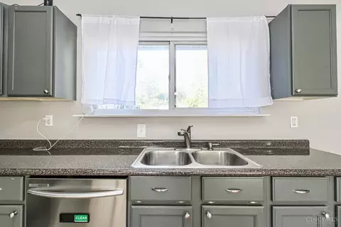 Kitchen - 3875 Michael Dr, Cincinnati, OH 45255 photo 5 of 5