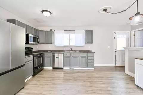 Kitchen - 3875 Michael Dr, Cincinnati, OH 45255 photo 2 of 5