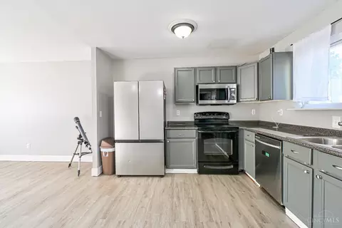 Kitchen - 3875 Michael Dr, Cincinnati, OH 45255 photo 3 of 5