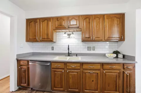 Kitchen - 4152 Larchview Dr, Cincinnati, OH 45236 photo 4 of 7