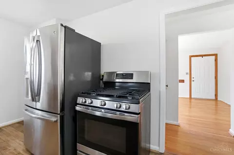Kitchen - 4152 Larchview Dr, Cincinnati, OH 45236 photo 3 of 7