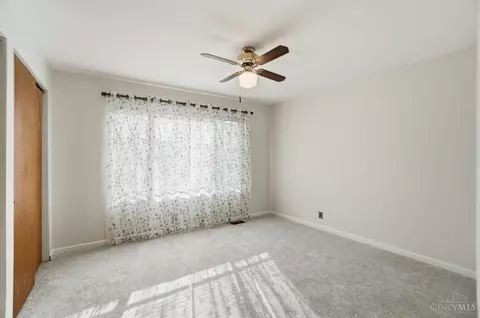 Bedroom - 4152 Larchview Dr, Cincinnati, OH 45236 photo 8 of 10
