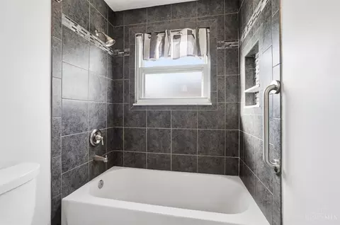 Bath - 4152 Larchview Dr, Cincinnati, OH 45236 photo 6 of 10
