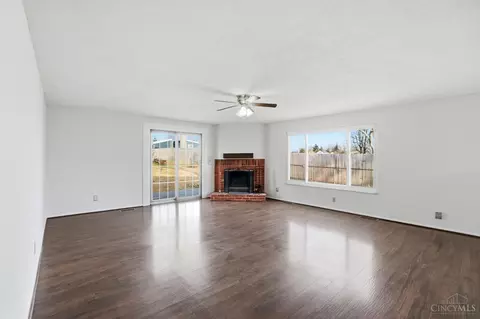 Living - 4152 Larchview Dr, Cincinnati, OH 45236 photo 4 of 8
