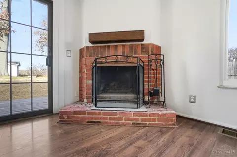 Living - 4152 Larchview Dr, Cincinnati, OH 45236 photo 7 of 8