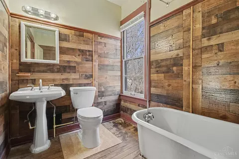 Bath - 6378 Hillside Ave, Cincinnati, OH 45233 photo 1 of 2