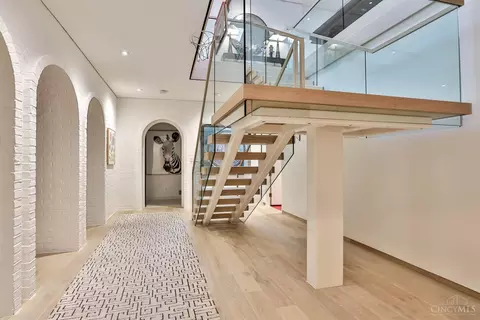Entry Way - 6 Corbin Dr, Cincinnati, OH 45208 photo 6 of 8