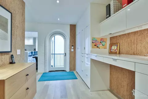 Entry Way - 6 Corbin Dr, Cincinnati, OH 45208 photo 5 of 8