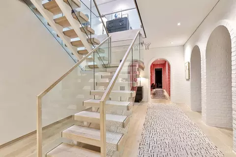 Entry Way - 6 Corbin Dr, Cincinnati, OH 45208 photo 8 of 8