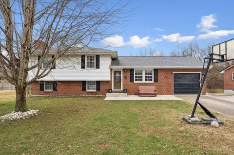 1885 Campbell Dr, Aberdeen, OH 45101