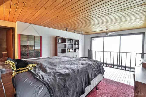 Bedroom - 8288 Bridle Rd, Cincinnati, OH 45244 photo 1 of 6