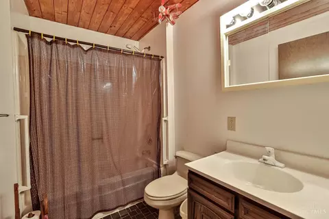 Bath - 8288 Bridle Rd, Cincinnati, OH 45244 photo 3 of 3
