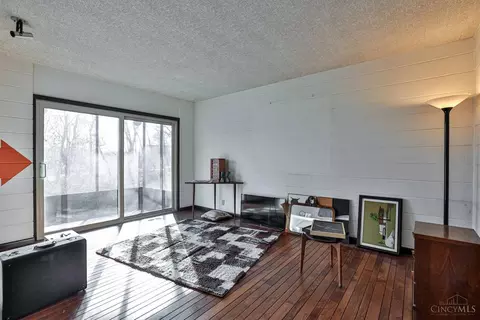 Living - 8288 Bridle Rd, Cincinnati, OH 45244 photo 6 of 6