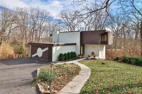 8288 Bridle Rd, Cincinnati, OH 45244